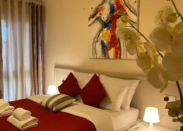 Viani Large Superior 3-bedroom דירה