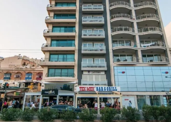 Viani Large Superior 3-bedroom דירה